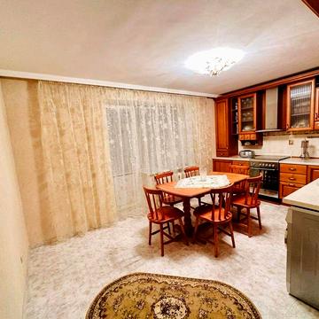 3 кім. Кв. Р-н Пушкіна-Шевченко.  108 м2 Цег.