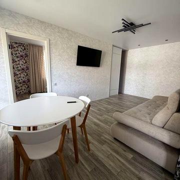 Реальна оренда 2 кім.квартири по вул. Золота ( район Семицвіту)