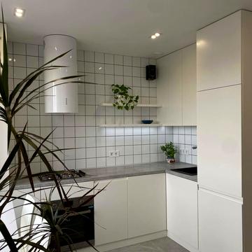 Володимира Антоновича вул. (Свердлова), 36