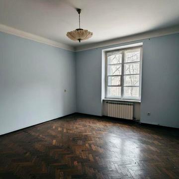 3-х кімнатна квартира поруч з парком.