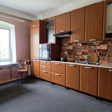 ЦЕНТР МІСТА! Продам 2х кімн., вул. Синагоги (р-н Удонова) 1ий високий поверх! Двір!