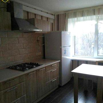 1 комн квартира в кирпичном доме на 7 этаже    Таирова