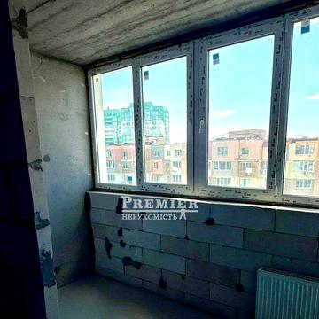 Простора дворівнева квартира для великої сім’ї!