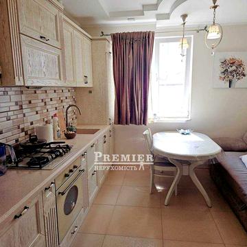 Продам будинок у центрі, 3 спальні, гараж, ремонт