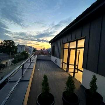 Дворівнева 92 м.кв. квартира з терасою 20 м.кв.\іст.центр\ ЖК "Stone House"