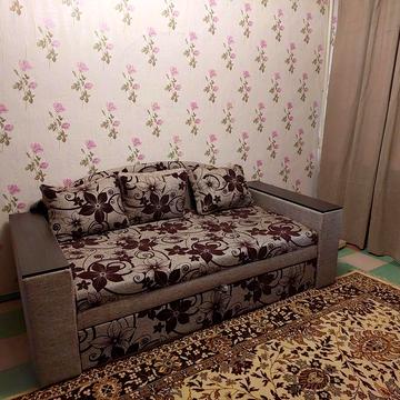 Трикімнатка квартира на Червоному камені в оренду