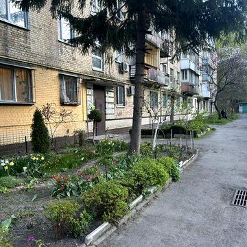 Кирилівська 99 , однокімнатна квартира с ремонтом.