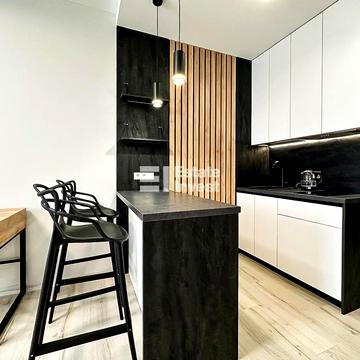 Університетська вул., 24/1