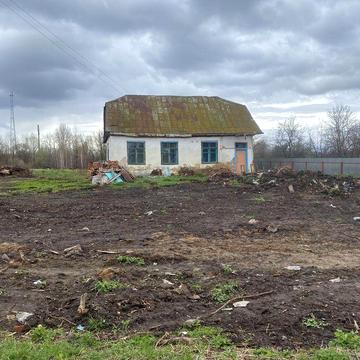 Терміново продам житловий будинок з великою земельною ділянкою в смт.Брусилів (Морозівка) 75 км.від м.Києва