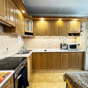 Продається простора двокімнатна квартира
