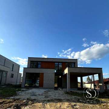 Продаж ексклюзивних 4-кім. будинків біля лісу 200 м2