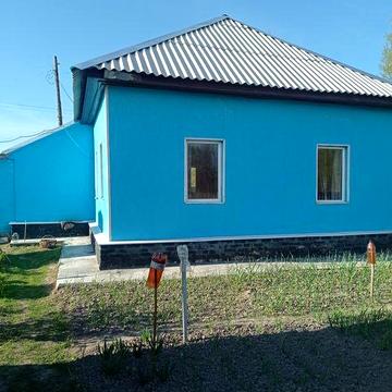 Гарненький будинок в селі Бакланова Муравійка. Залазн. сполуч. Чернігів -Ніжин.
