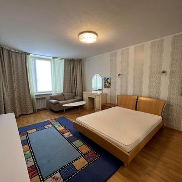 Анни Ахматової вул., 35-А