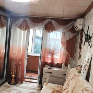 1- комн. 32 м. кв. пр. А. Поля (середина). Состояние жилое.