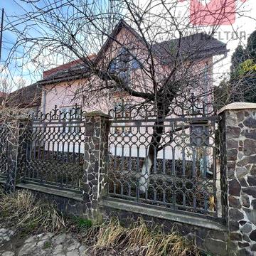 Продаж будинку у центральній частині міста.