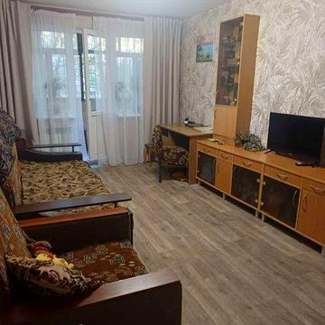 3к.кв. 2/5 Ощепкова, перший двір від метро Армійська