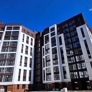 Двокімнатна квартира готова до ремонту біля  міського озера