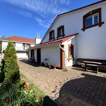 Рівне Оренда частини будинку. Близько Центру