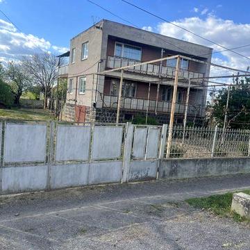Продам бутинок в с. Цегловка