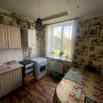 Продам 3-ну квартиру в центрі Узина!