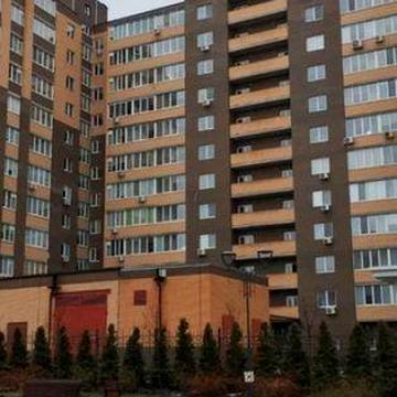 Двір закритого типу.