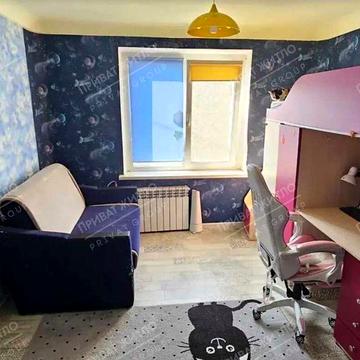 Продається 4-кімнатна квартира в спальному районі на Половках.