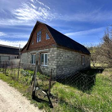 Продається будинок поруч з містом