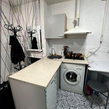 Глушко 1 комнатная 1 этаж