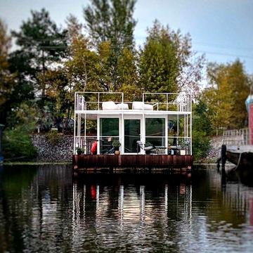 Будинок на воді, плавдача, дебаркадер, плавбудинок, плавуча споруда з місцем на острові Водників, Київ