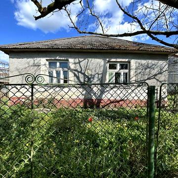 Продаж будинку 100 кв.м. , заведені до будинку : газ, вода , електрика ! 35 сот!!!