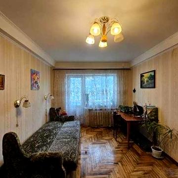 Продается 2 ком квартира , 3/5 , р-н 5 гор . больницы