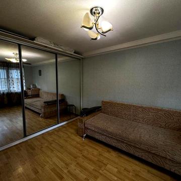 Оболонский р-н, Куренёвка. Можно с животными.