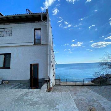 Дом в Совиньоне ,первая линия моря