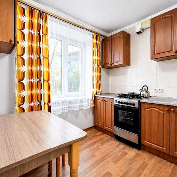 Продаж 2х кімн. київки в ДОБРОМУ стані, ГЕРОЇВ МАЙДАНУ (РОШЕН), РОЗДІЛЬНІ кімнати,