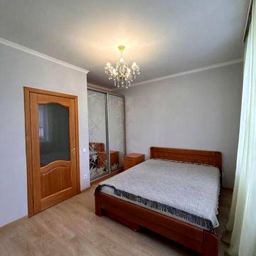 Таунхаус з ремонтом, меблі , техніка біля метро, БЕЗ комісії