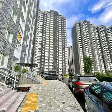 Коноплянська вул., 22