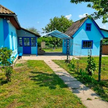 Продам будинок з усіма зручностями. Заходь і живи щасливо ! :)