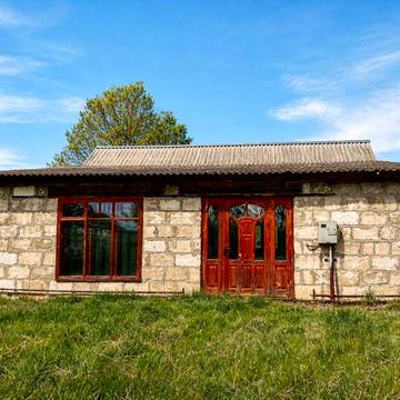 Продам будинок   + 20 соток землі при будинку