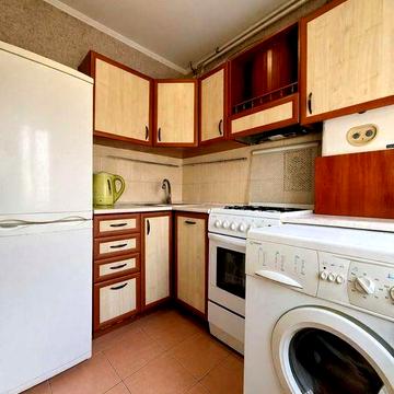 Продаж 2-кім. квартири з ремонтом в тихому центрі міста, район готелю Апельсин