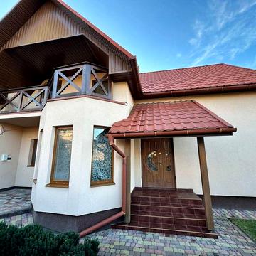 Будинок з чудрвим краєвидом  на Червениці, літня еухня, доглянутий двір, сад