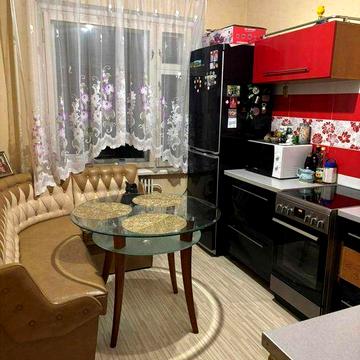 Продам 4-х кімнатну в Дніпровському кварталі