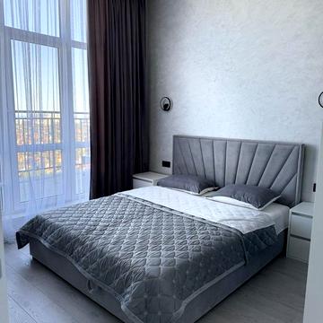 Академіка Філатова вул., 2/1