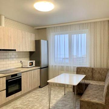 Сахарова/Заболотного, светлая укомплектованная квартира, в новом доме. Охраняемая территория