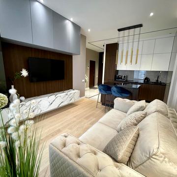 Джона Маккейна вул. (Івана Кудрі), 7