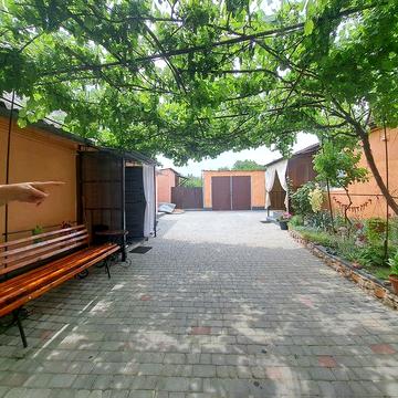 Оренда: пів будинку на Богополі