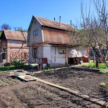 Продам дачну ділянку з будинком в Центрально-міському районі