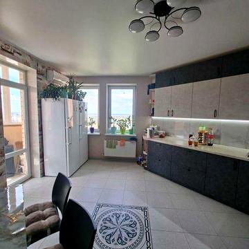 2 квартира в кирпичном доме ЖК "Янтарный" Евроремонт. Кухня 20 м2 Остантся мебель техника