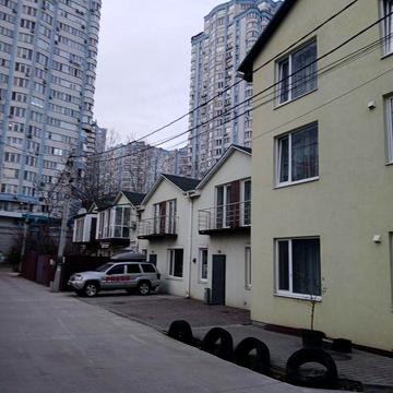 Будинок з 5 спальнями біля метро Осокорки