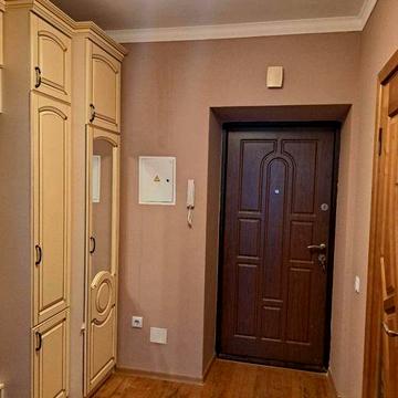 Здається однокімнатна від пів року. Власник