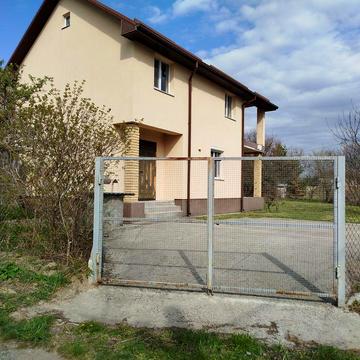 Здам будинок на довгострокову оренду.